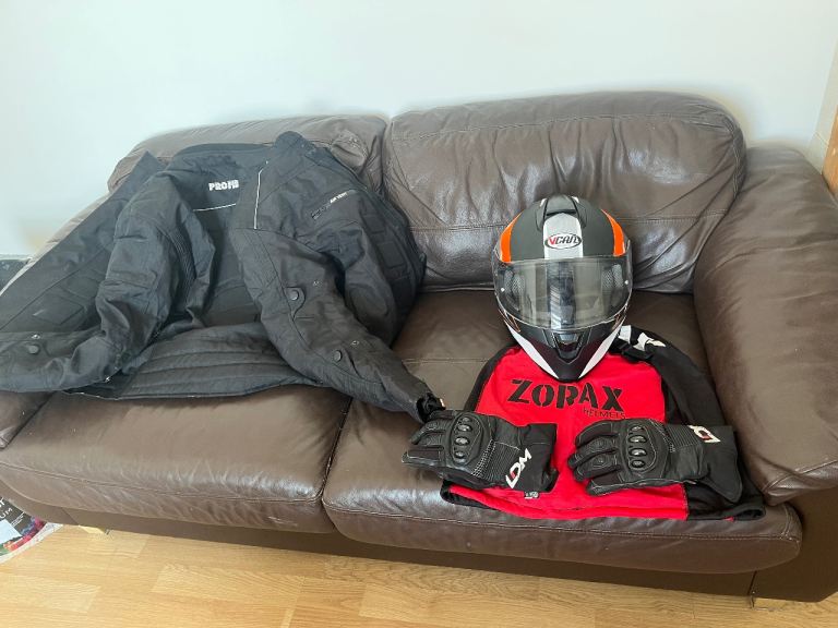 Small bike jacket and helmet gloves