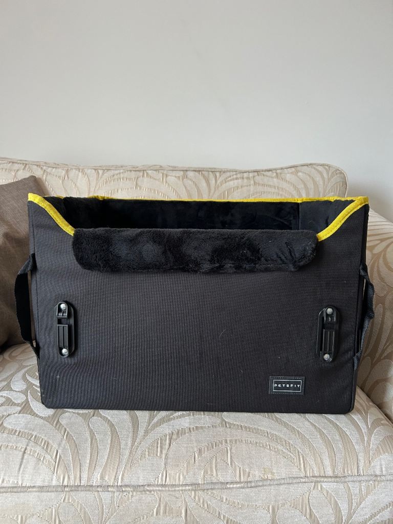 Dog carrier/ car seat