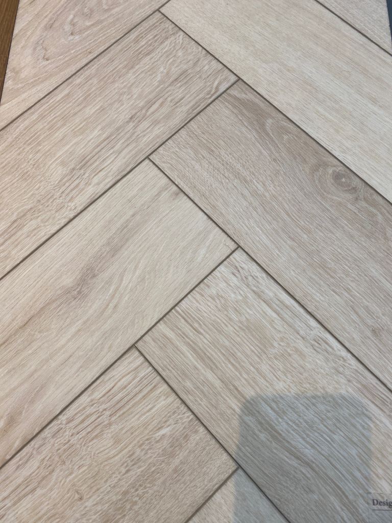 Vinyl click herringbone light oak