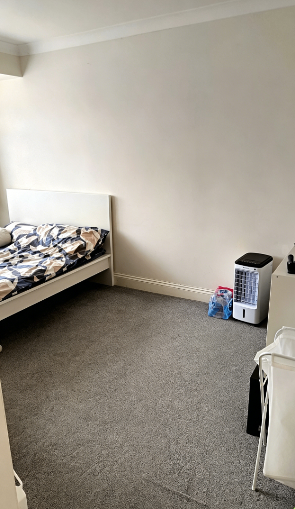Double Room in Canons Park - 5 mins