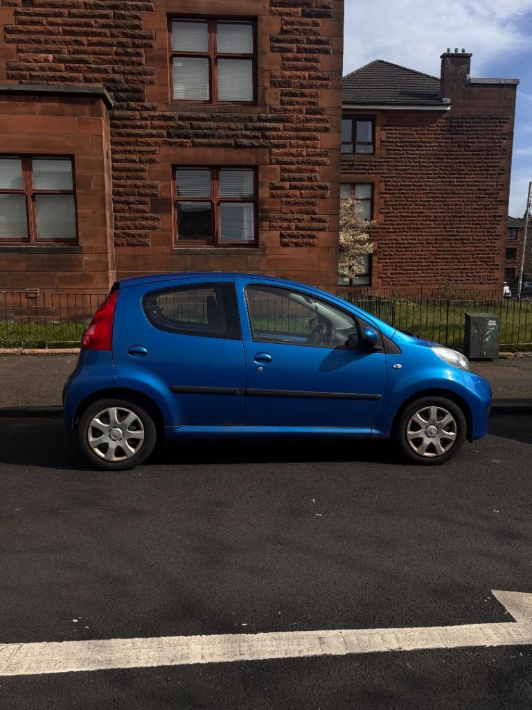 Blue Peugeot 107 2011 1.0L engine 