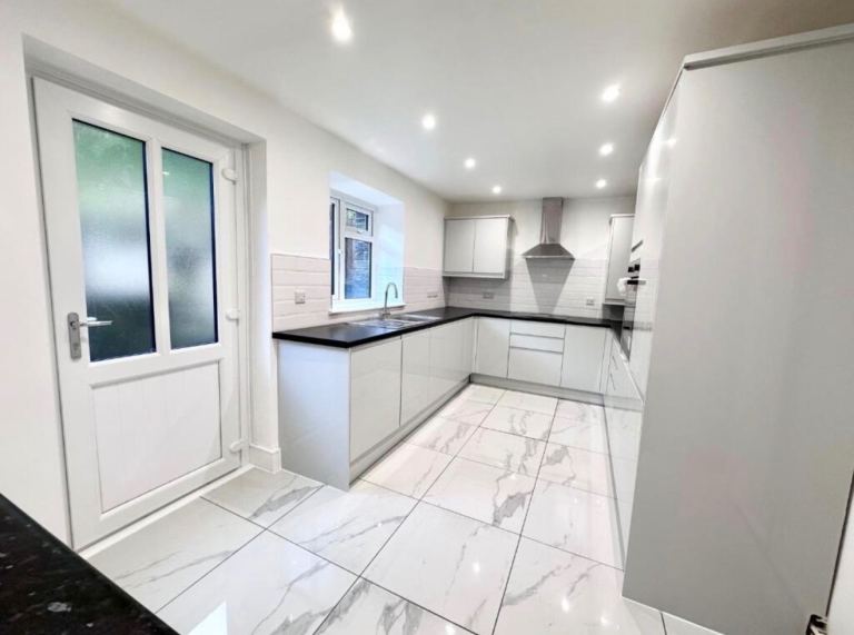 Plumbing/leaks/blockages/kitchens