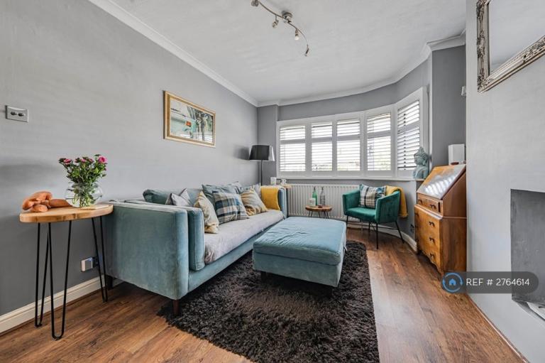 2 bedroom flat in Redfern Avenue, Whitton, TW4 (2 bed) (#2764614)