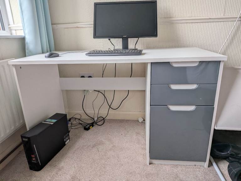 Computer desk and pc
