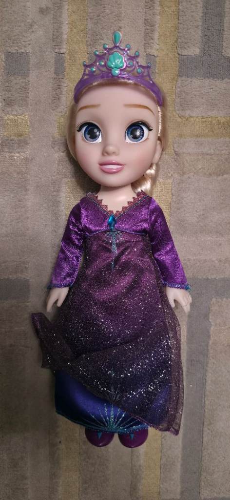 Disney Frozen Elsa Doll with Crown – Good Condition