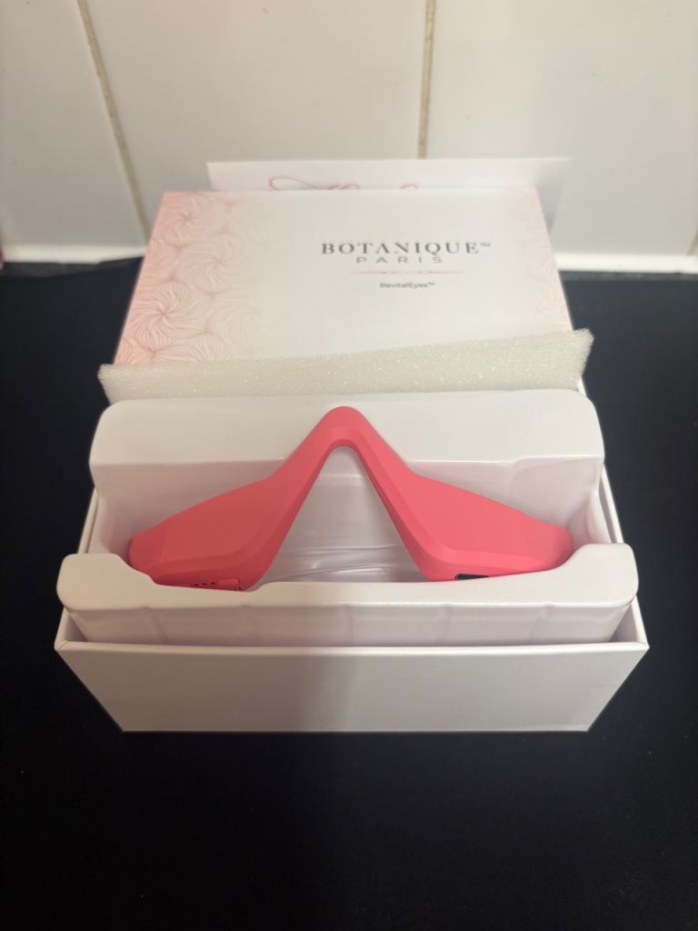 Red Light Therapy EyeMask BRAND NEW in box duplicated gift BOTANIQUE PARIS see how it works in photo
