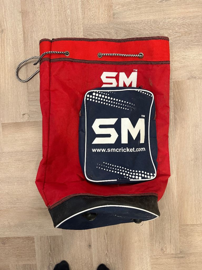 Youths cricket equipment (excellent quality kit)
