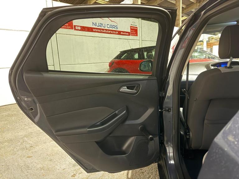 2011 Ford Focus 1.6 125 Zetec 5dr HATCHBACK PETROL Manual