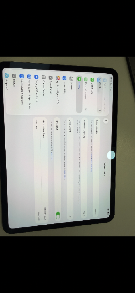 iPAD Pro 11 Inch M4 - Like new condition 
