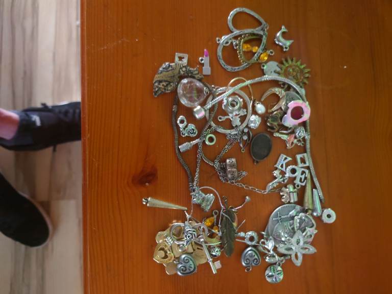 Costume jewellery 