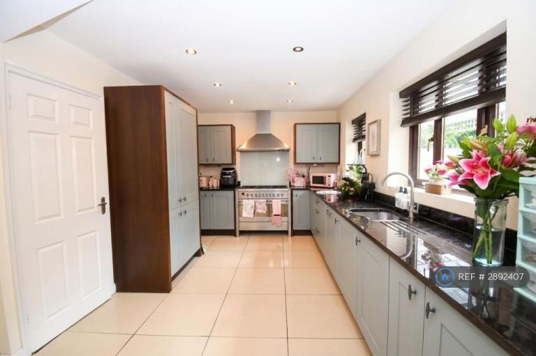 4 bedroom house in Montonmill Gardens, Manchester, M30 (4 bed) (#2892407)