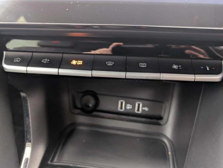 2023 MG MG ZS 1.5 VTi-TECH Exclusive SUV 5dr Petrol Manual Euro 6 (s/s) (106 ps) NAVIGATI HATCHBA...