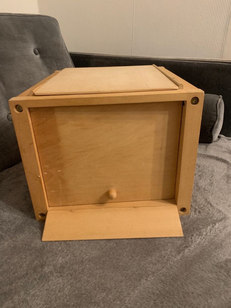 Action figures / Dolls car garage 