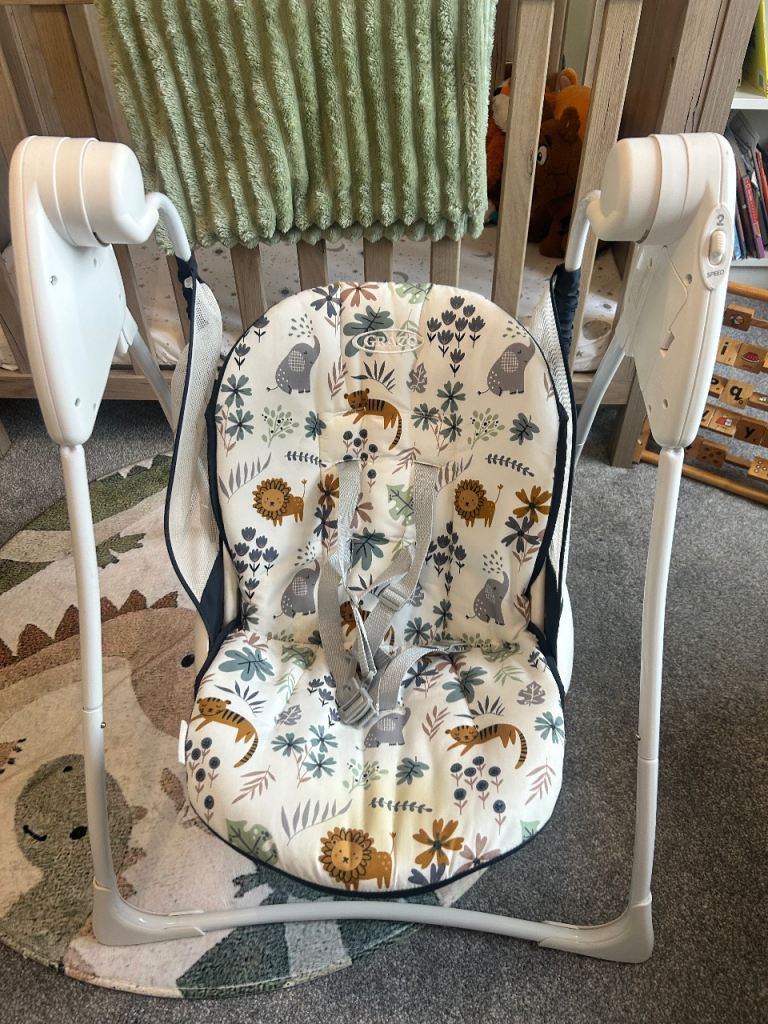 Graco baby swinging chair