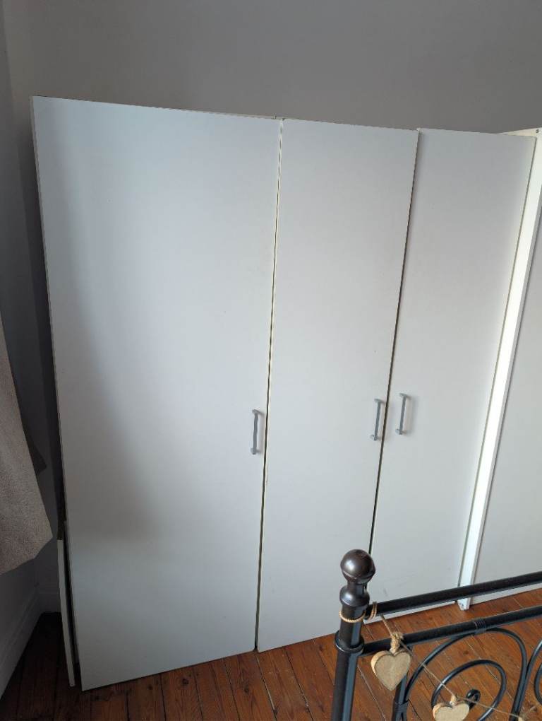 FREE large wardrobe