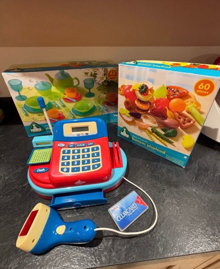 image for Cash register, tea set & play food