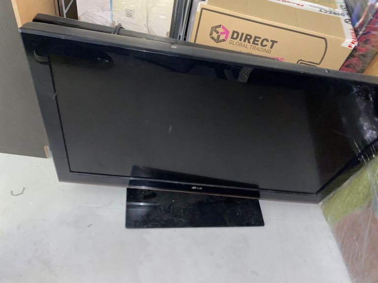 LG 40inch with remote Send offers 