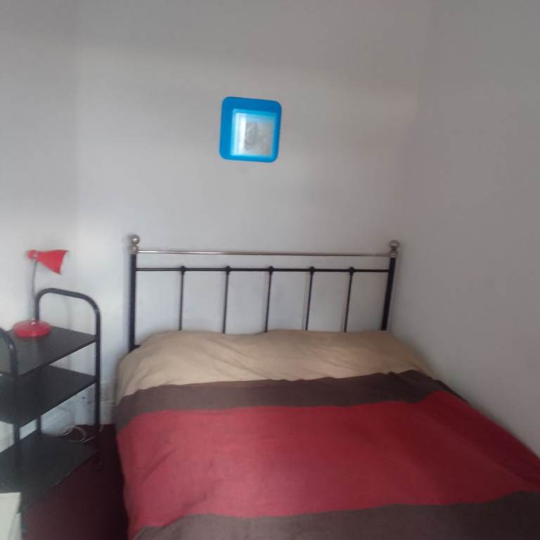 Small double room on Greenford Broadway