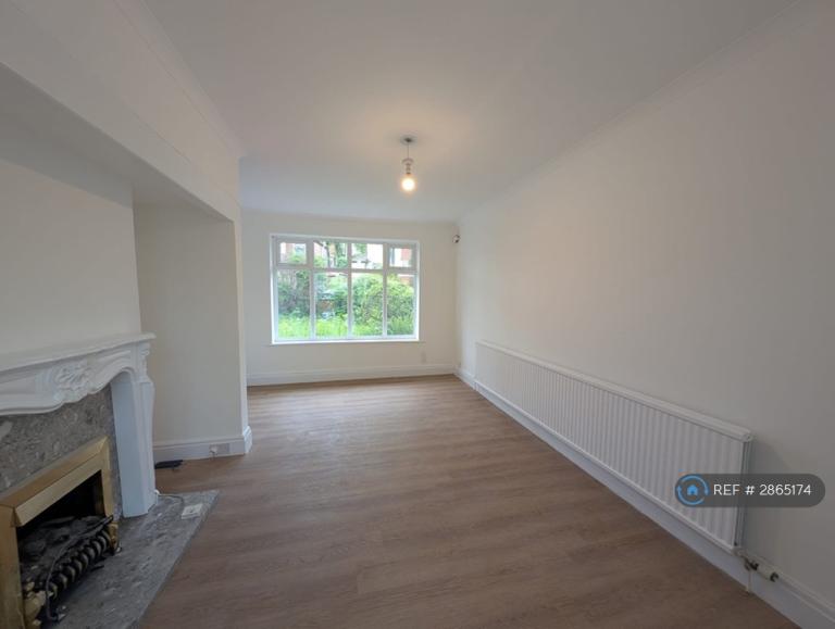 3 bedroom house in Prestwich, Manchester, M25 (3 bed) (#2865174)