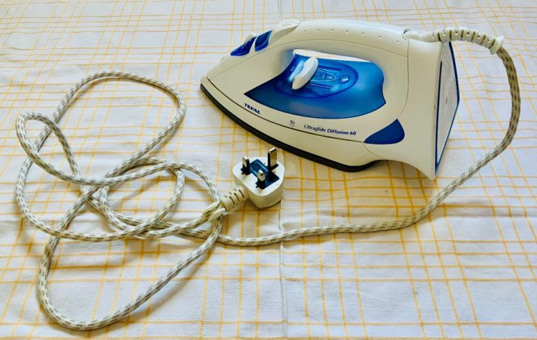 Tefal Ultraglide Diffusion 60 Steam Iron – Model 1765