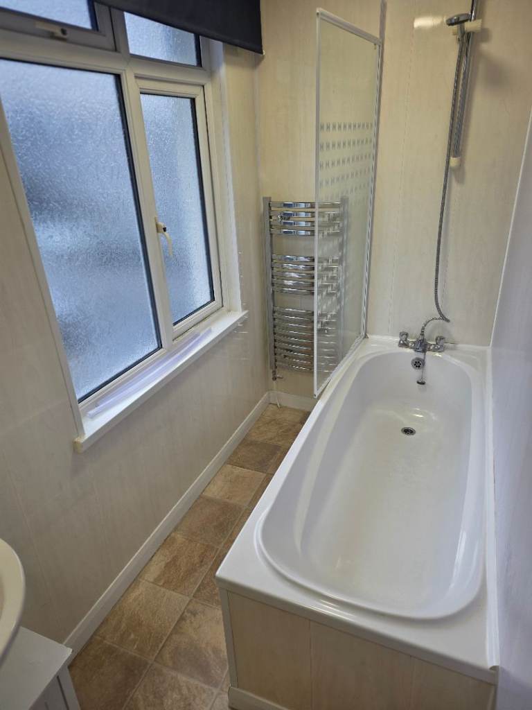 2 bedroom flat to let 