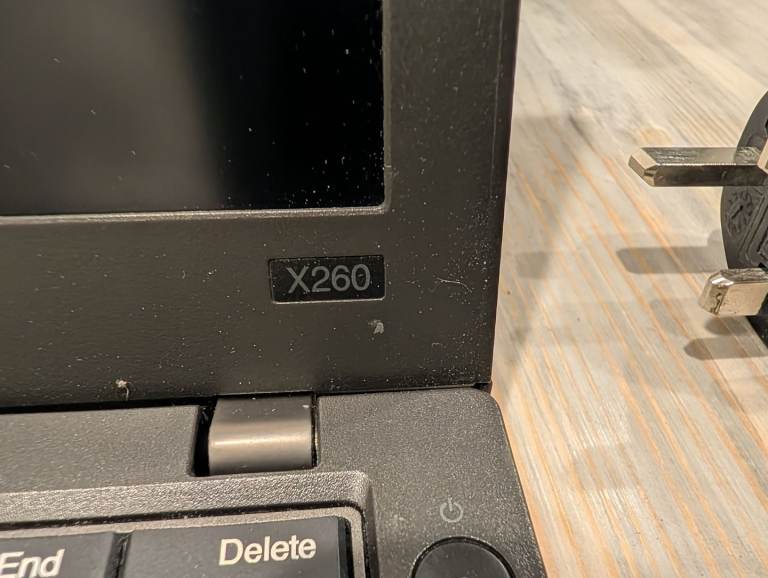 Lenovo thinkpad x260 laptop, 12inch screen, i5, 250ggb SSD, 8gb ram, win11, light up keyboard 