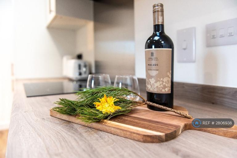 1 bedroom flat in Oriel House, Northampton, NN1 (1 bed) (#2806938)