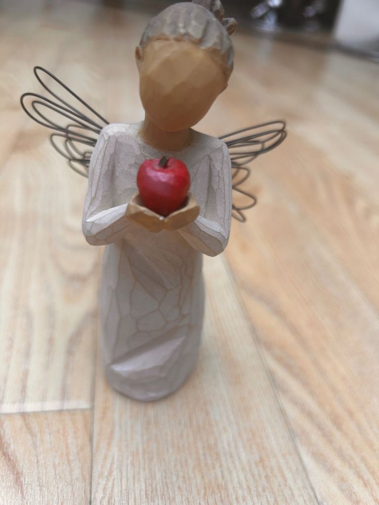 Willow Tree Angel Figurine with Red Apple – Excellent Condition