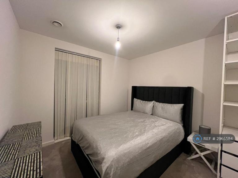1 bedroom flat in Crossways, Slough, SL1 (1 bed) (#2965584)