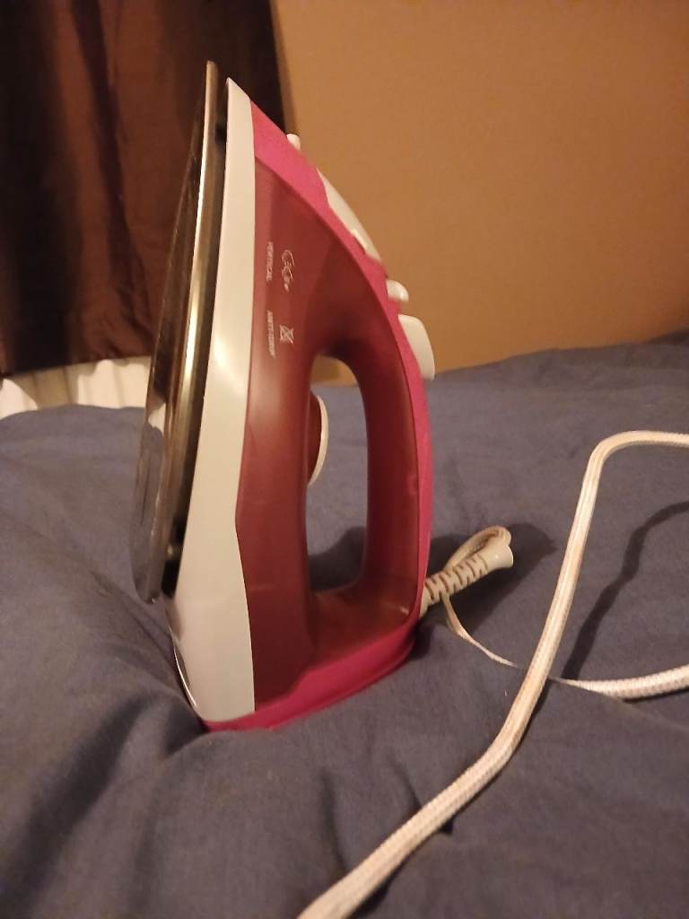 Pink Steam Iron – Good Condition, Vertical Steam