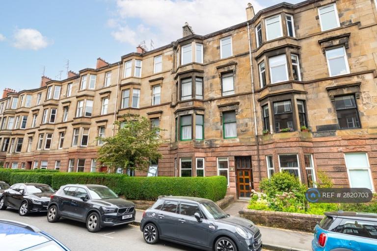 3 bedroom flat in Havelock Street, Glasgow, G11 (3 bed) (#2820703)