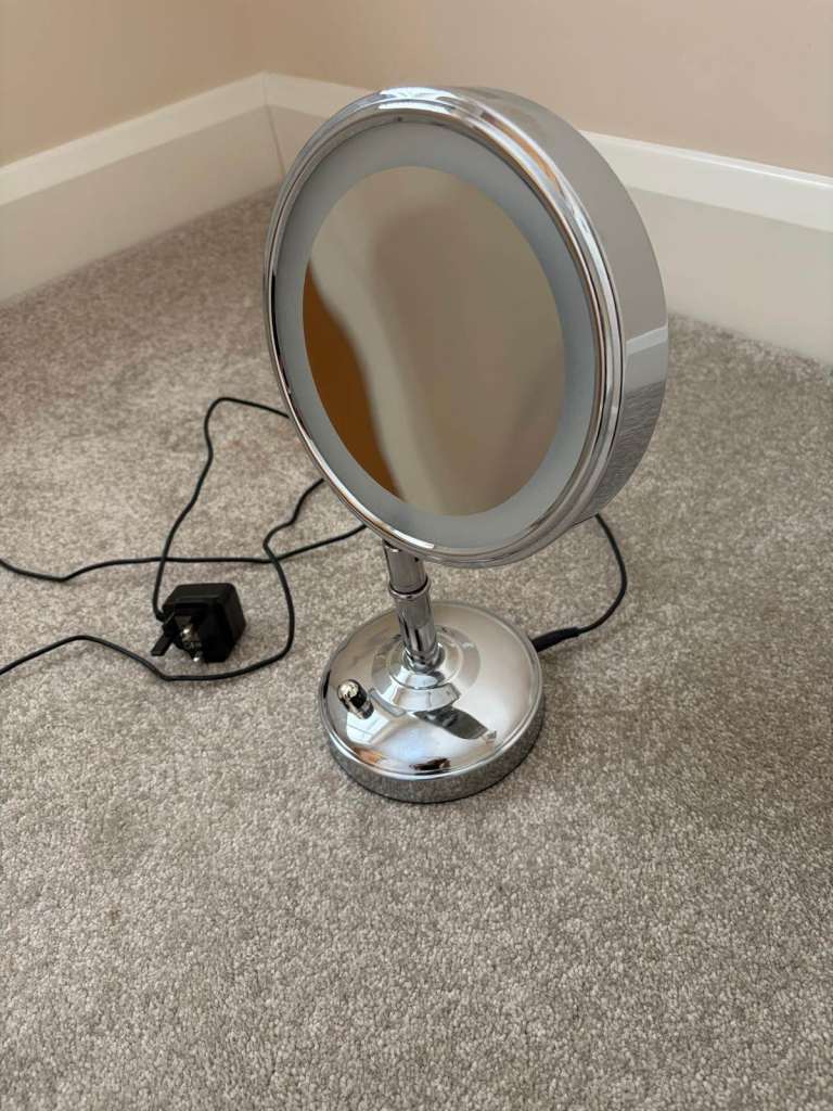 Boots No7 Silver Illuminated Makeup Mirror