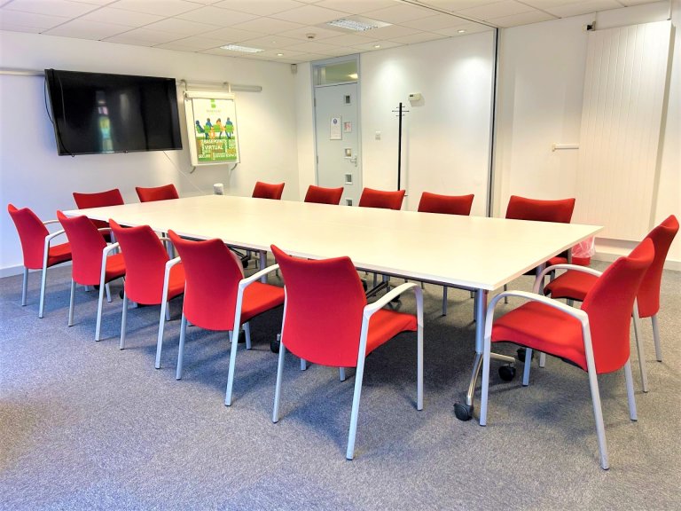Large Office to Rent in Redhill RH12LZ, Customisable for 10 Desks