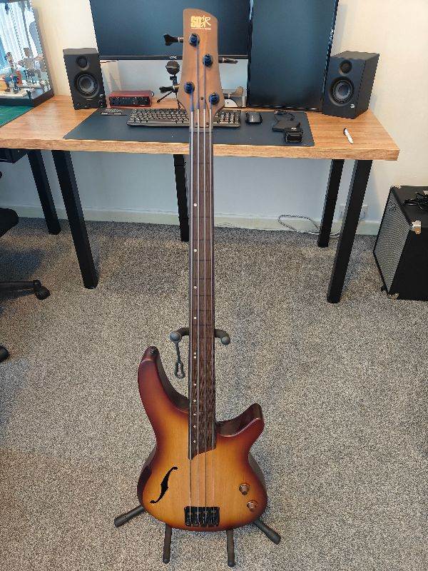 Ibanez SRH500F Fretless Bass, pristine, never gigged