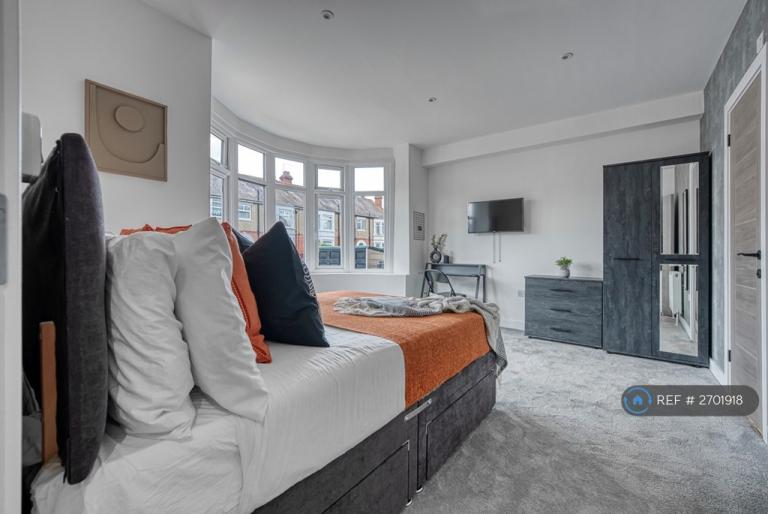 1 bedroom in Northern Parade, Portsmouth, PO2 (#2701918)