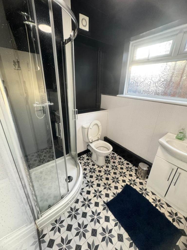 Rooms to rent in Birkenhead 