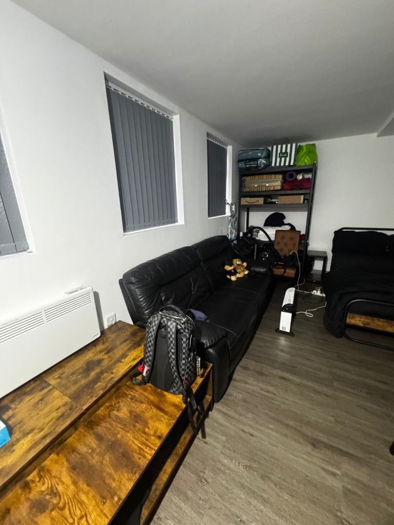 Studio to rent in saffron lane 