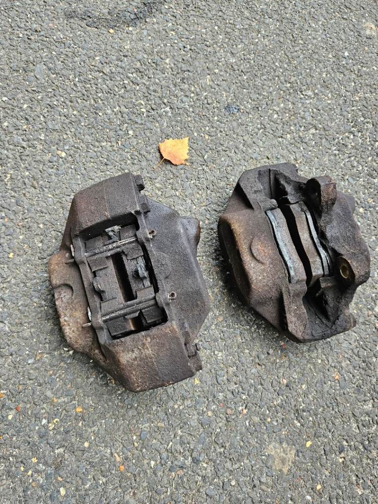 Land Rover 90 Front Brake Calipers 
