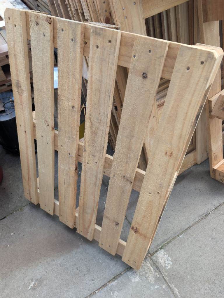 10 Strong Wooden Pallets 780mm x 970mm Garden, Furniture, Cladding or Fencing - Delivery Available