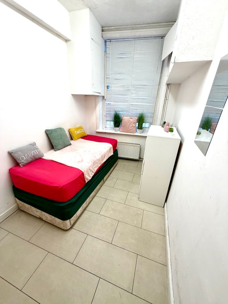 *** SINGLE room in the CENTRE of Bournemouth ***