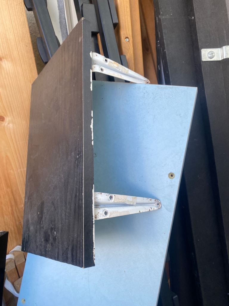 Free, shelves with brackets 