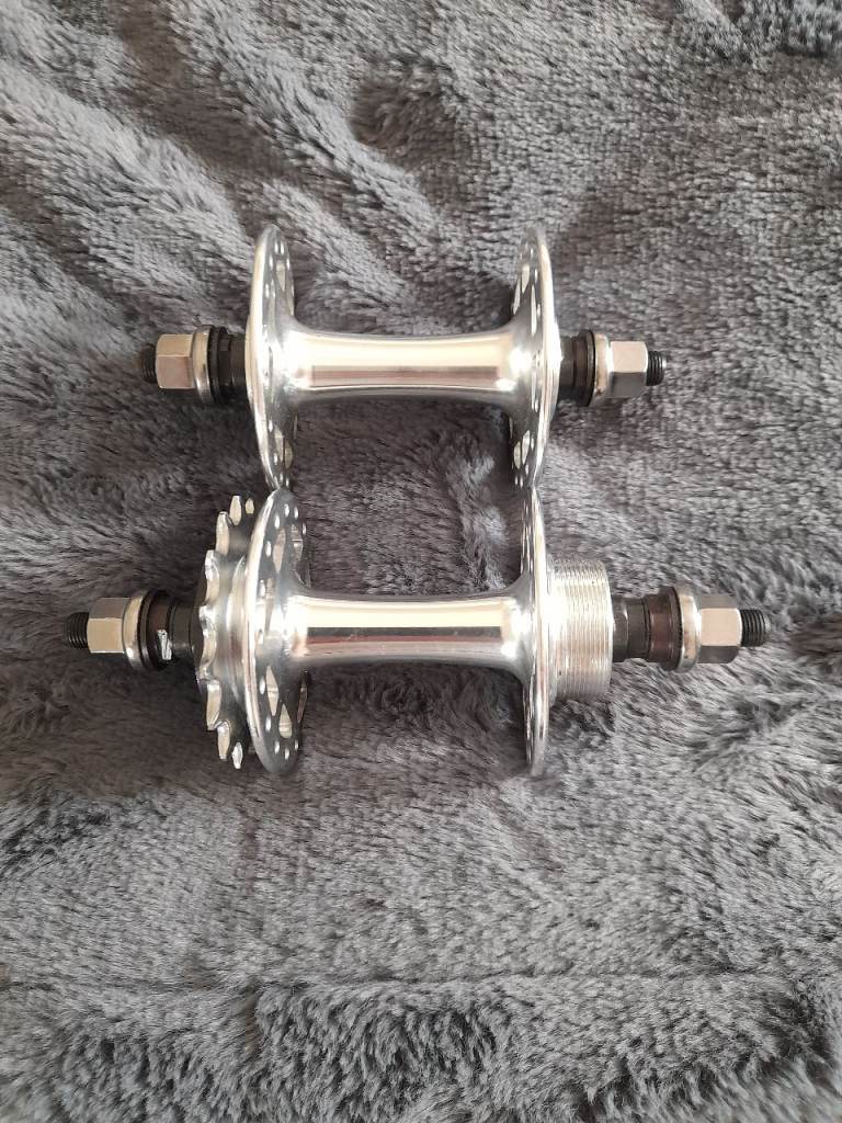 NEW TRACK REAR FLIP-FLOP AND FRONT HUBS, WITH 16T COG AND LOCK RING 