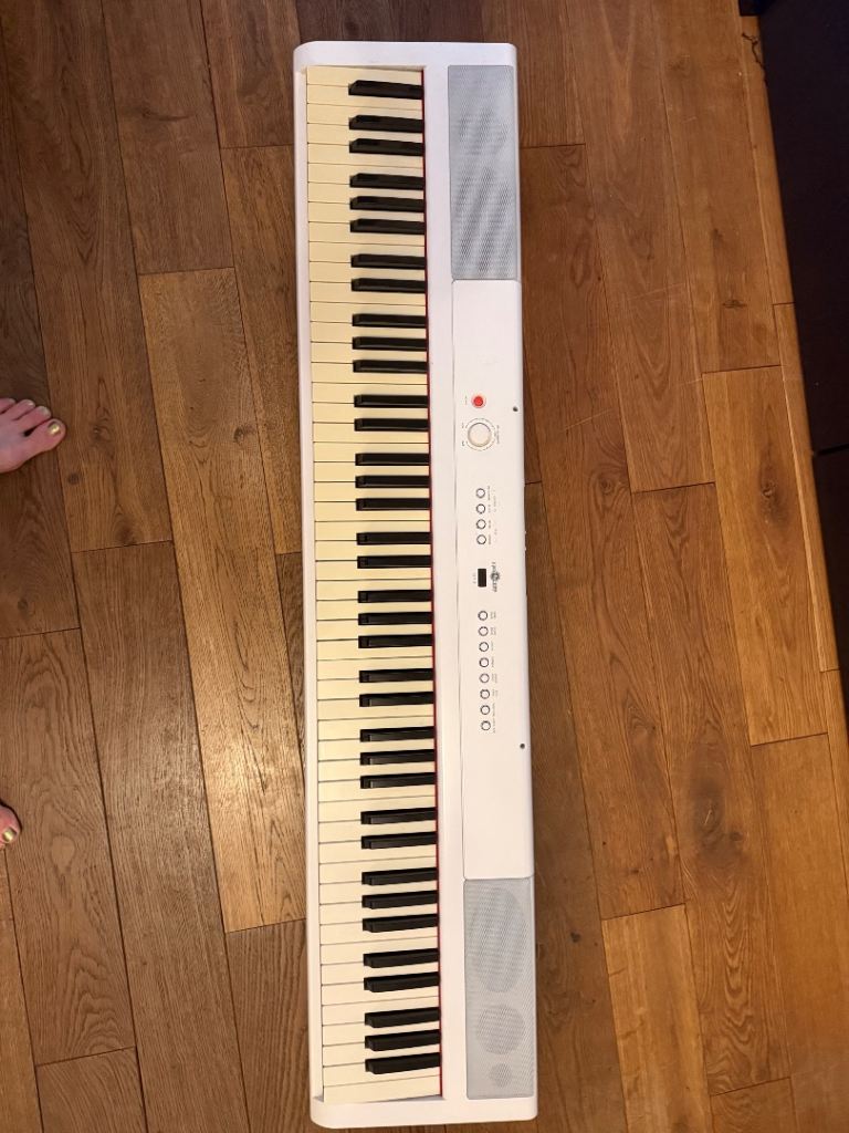 Gear4music Keyboard