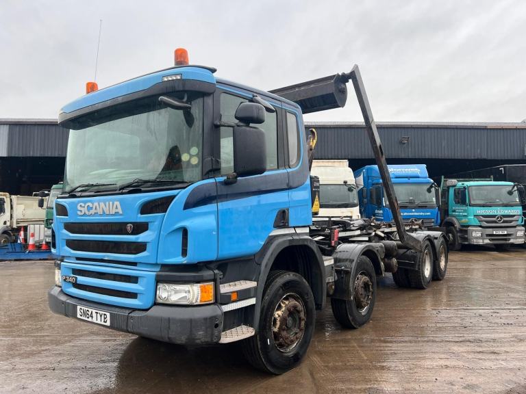 Scania P340 8X4 HOOKLOADER , MANUAL , HIAB EQUIPMENT 