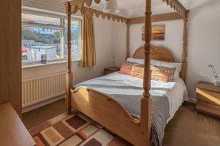 Double room, private shower room and WC, bills included, Sandbanks