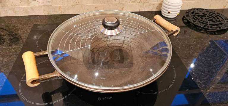 Cast iron wok