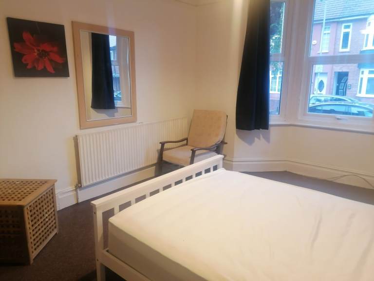 Double room, HMO property, close to town, shops and train station 