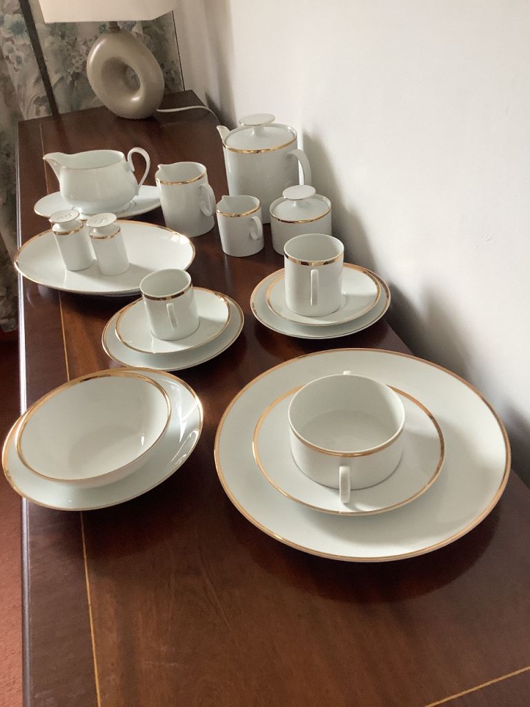 12 Place settings Thomas China Dinner set