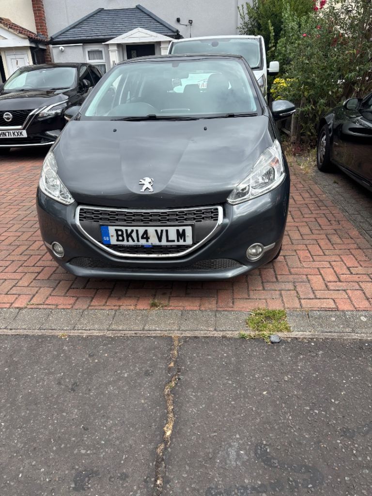 Peugeot 208 LOW TAX LOW MILEAGE