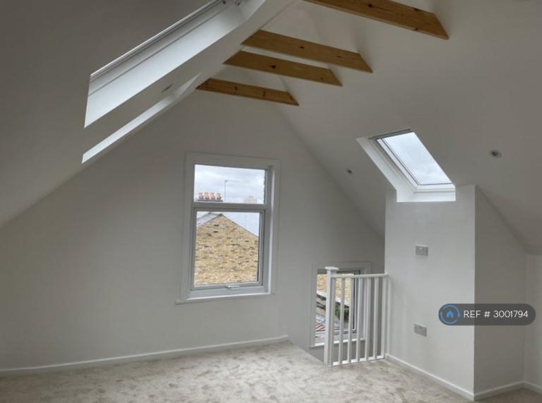 1 bedroom flat in Queens Road, London, N11 (1 bed) (#3001794)